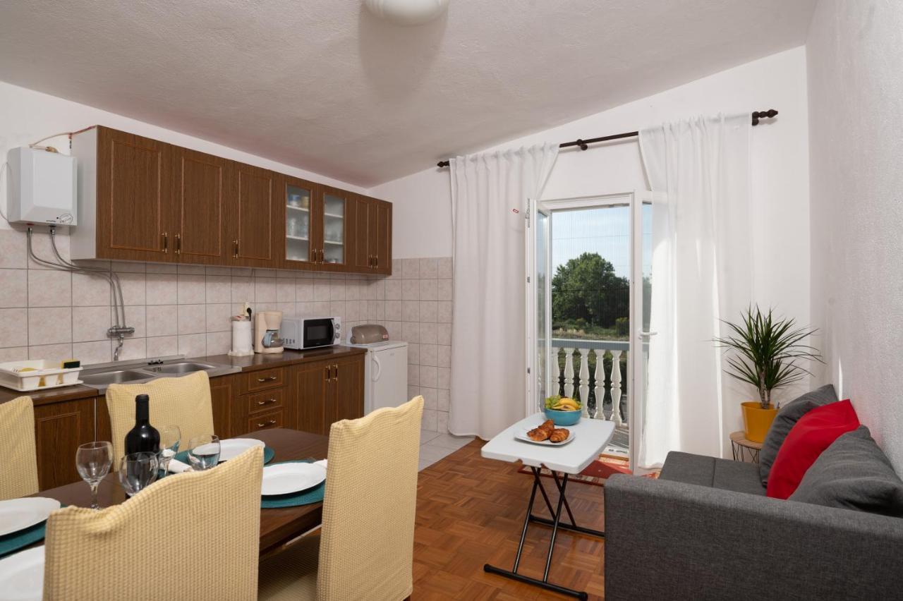 Marina'S Apartments Razanac Ngoại thất bức ảnh