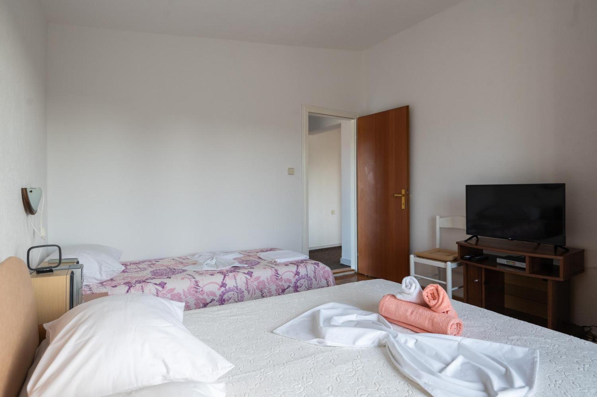 Marina'S Apartments Razanac Phòng bức ảnh